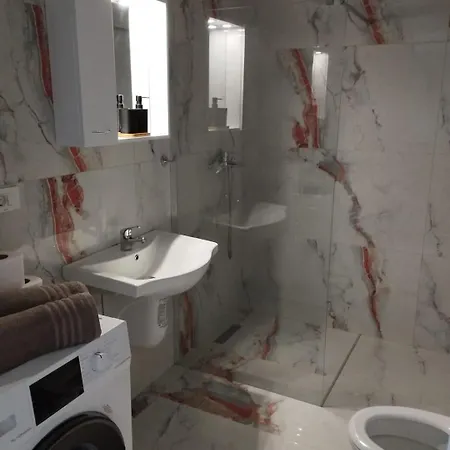 Apartament U Laguny 612, Albanie *